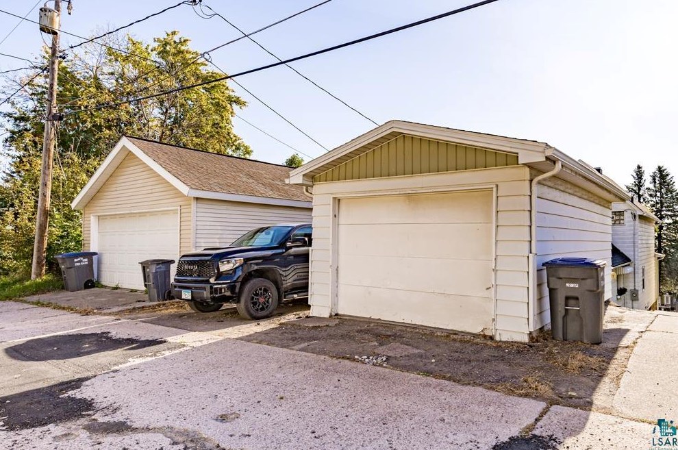 2411 6 St, Duluth MN 55810-2240 exterior