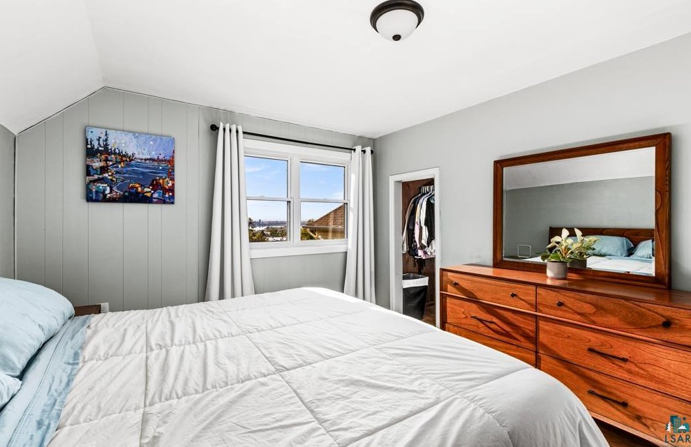 2411 6 St, Duluth MN 55810-2240 exterior