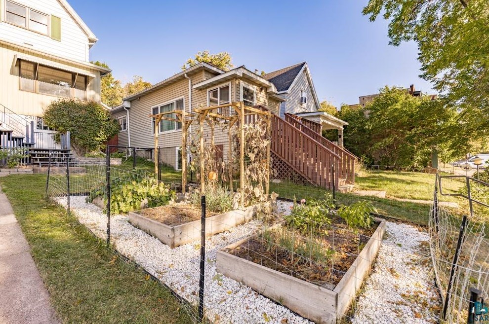 2411 6 St, Duluth MN 55810-2240 exterior