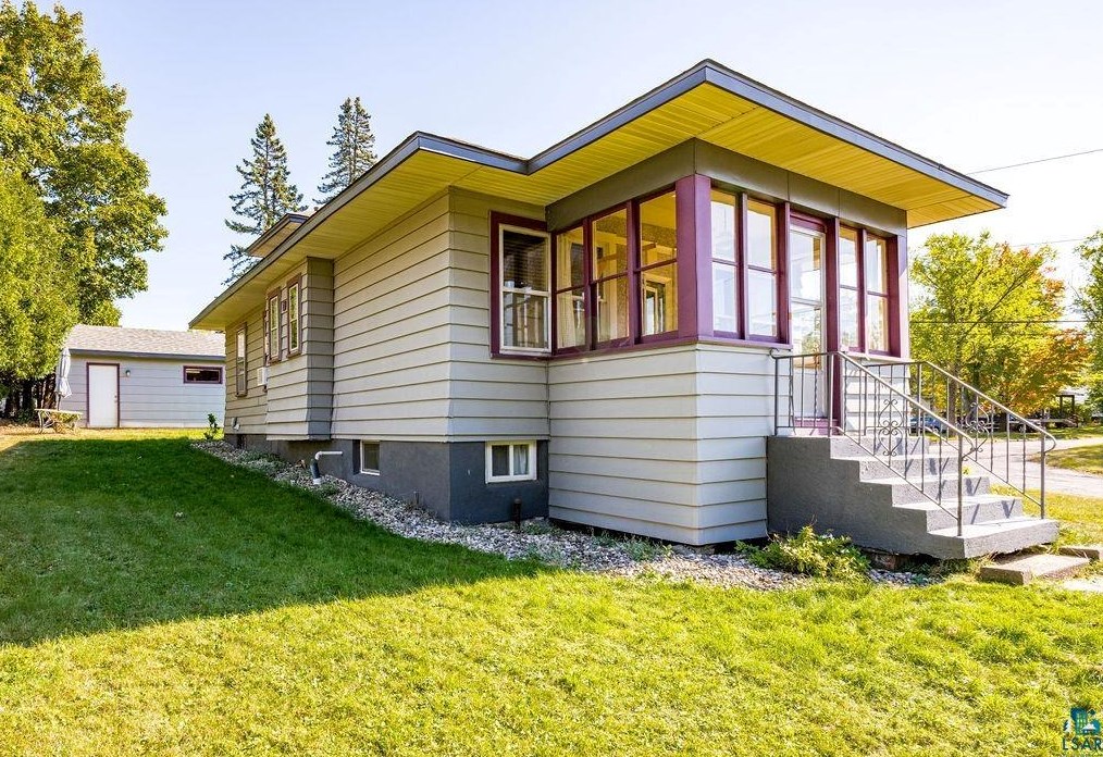 2402 Vermilion Rd, Duluth, MN 55803