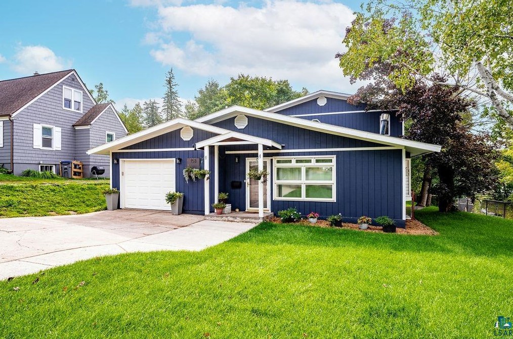 108 E Wabasha St, Duluth, MN 55803