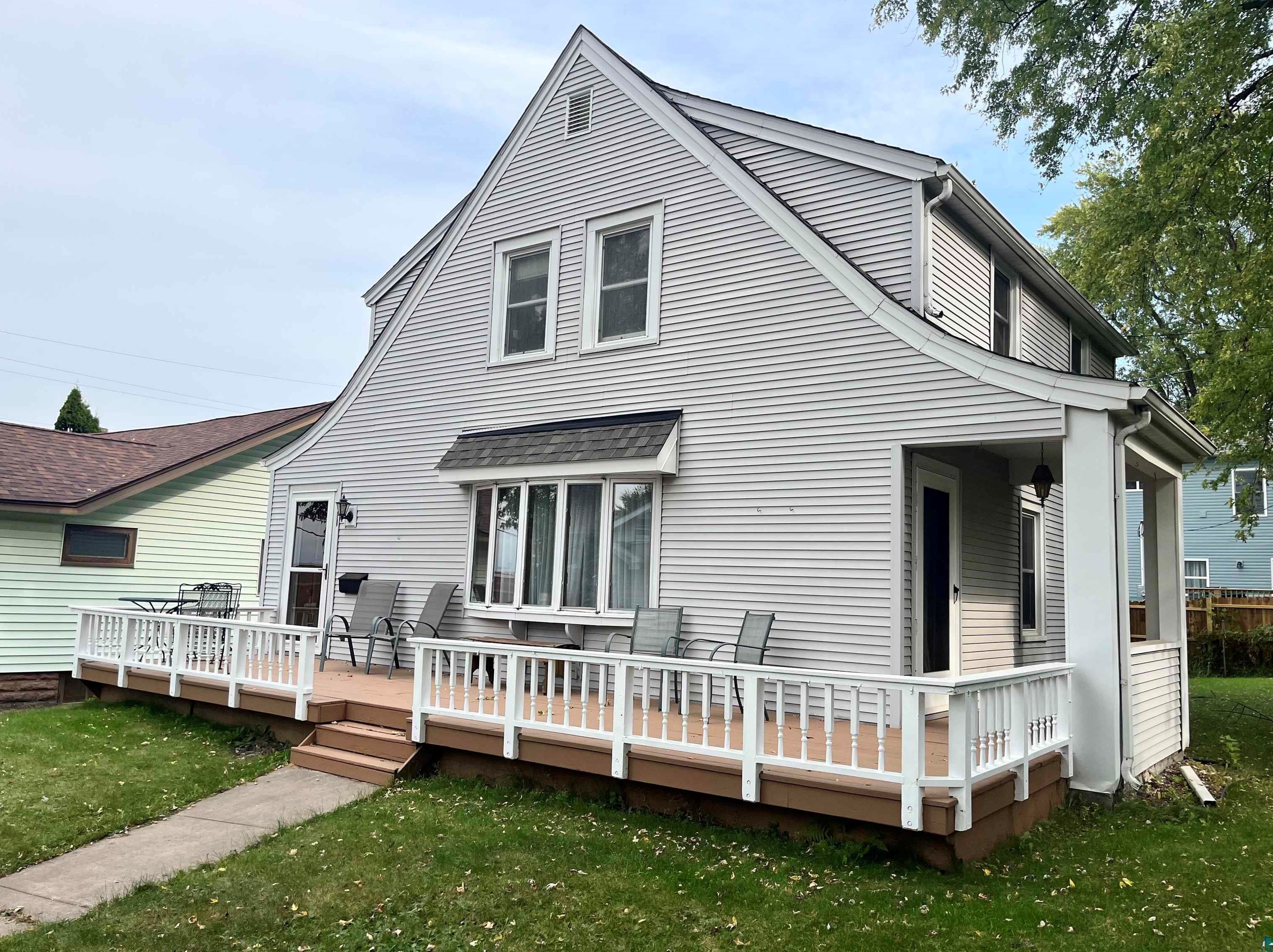 18 4th St, Scanlon, MN 55720
