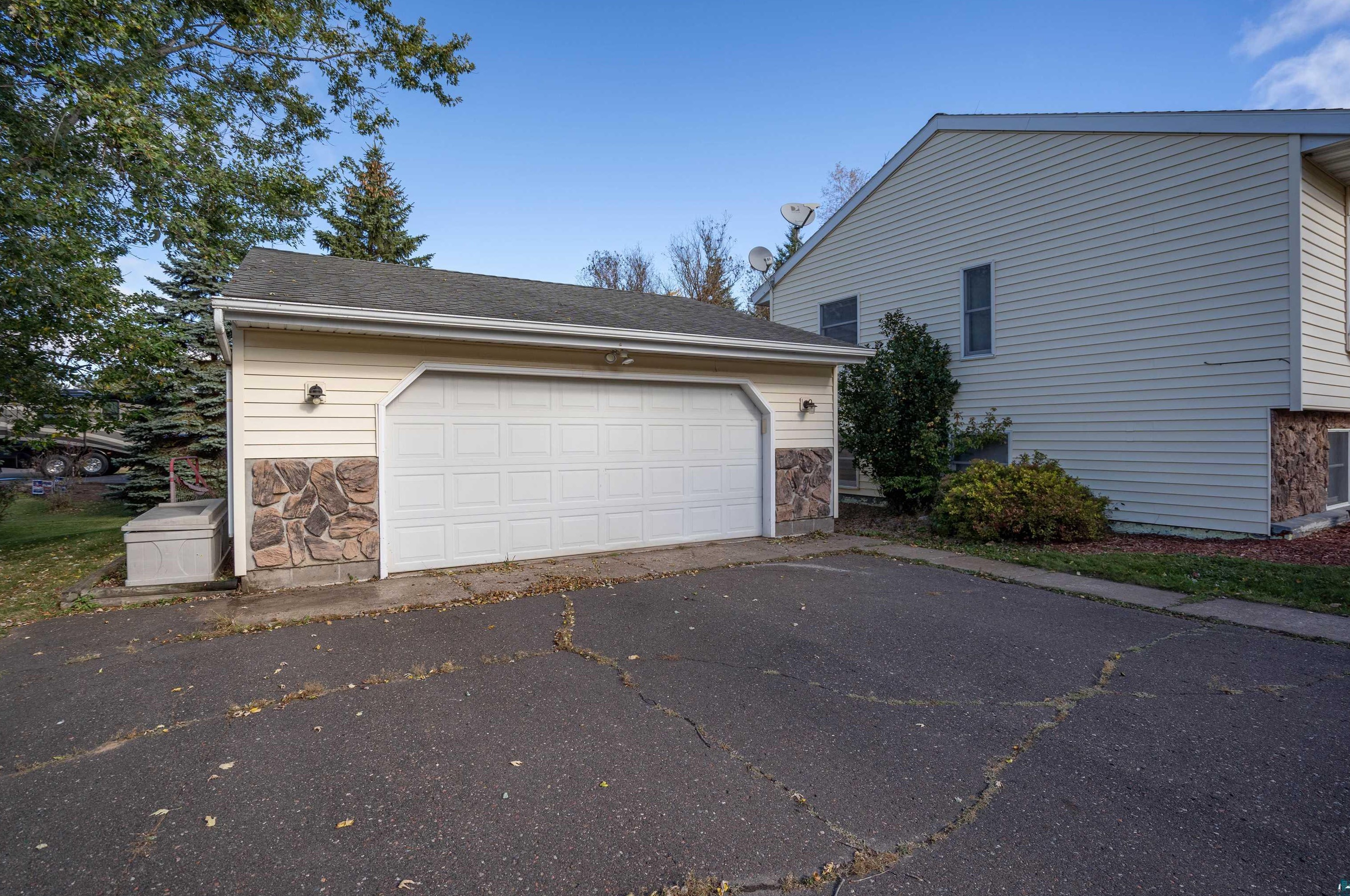 1301 Slate St, Scanlon, MN 55720