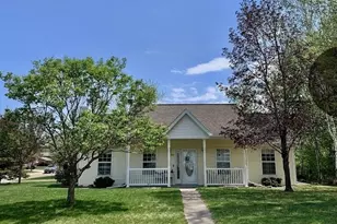 406 Monroe Ave, Cloquet, MN 55720 - Photo 1