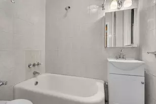 321 E 54th St, New York City, NY 10022 - Photo 4