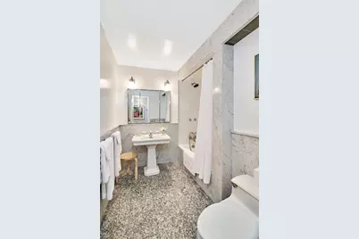 453 W 24th Street, New York City, NY 10011 - Photo 18