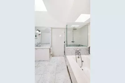 453 W 24th Street, New York City, NY 10011 - Photo 16