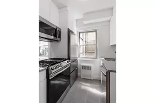 333 E 46th St, New York, NY 10017 - Photo 4