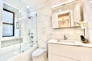 140 W 58th St, New York City, NY 10019 - Photo 8