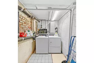 246 Washington Ave, New York City, NY 11205 - Photo 26