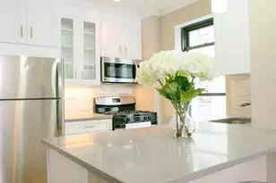 21-48 35th St, New York City, NY 11105 - Photo 2