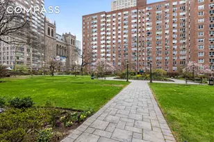 345 W 58th St, New York City, NY 10019 - Photo 4