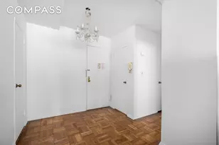 345 W 58th St, New York City, NY 10019 - Photo 2