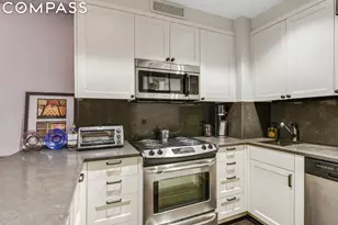 320 E 42nd St, New York City, NY 10017 - Photo 6