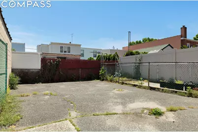 22-31 47th Street, New York City, NY 11105 - Photo 10