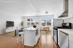 22-31 47th St, New York City, NY 11105 - Photo 4