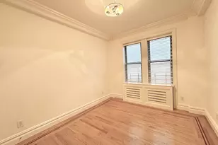 140 W 58th St, New York City, NY 10019 - Photo 6