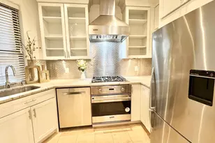 140 W 58th St, New York City, NY 10019 - Photo 4