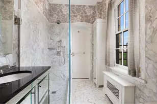 2 E 70th St, New York City, NY 10021 - Photo 10