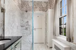 2 E 70th St, New York City, NY 10021 - Photo 10