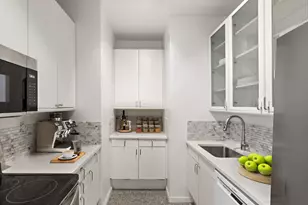 301 W 57th St, New York, NY 10019 - Photo 4