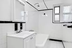 63-109 Saunders St, New York City, NY 11374 - Photo 8