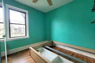 21-58 35th St, New York City, NY 11105 - Photo 4