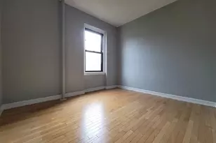 21-06 35th St, New York City, NY 11105 - Photo 4