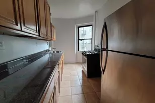 21-06 35th St, New York City, NY 11105 - Photo 2