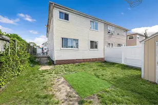 69-53 Thursby Ave, New York City, NY 11692 - Photo 20