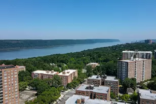 640 W 237th St, Bronx, NY 10463 - Photo 2