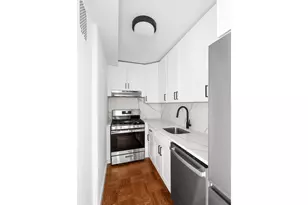 220 E 54th St, New York City, NY 10022 - Photo 4