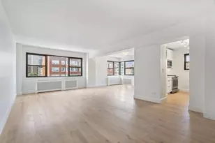 305 E 72nd St, New York City, NY 10021 - Photo 2