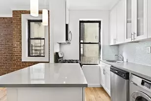 21-48 35th St, New York City, NY 11105 - Photo 2