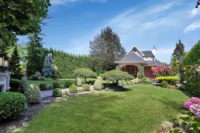 5 Boulevard, New York City, NY 11357 - Photo 2