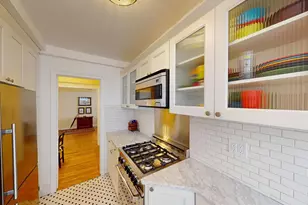 325 E 41st St, New York City, NY 10017 - Photo 8