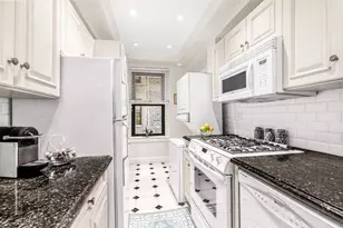 135 E 74th St, New York City, NY 10021 - Photo 4