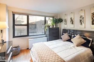 305 E 40th St, New York City, NY 10017 - Photo 2