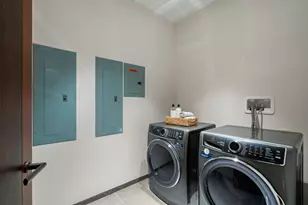 730 5th Ave, New York City, NY 10019 - Photo 38