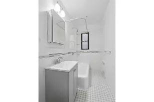 125 Hawthorne St, New York City, NY 11225 - Photo 8