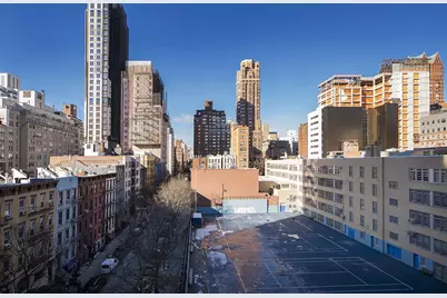 240 E 76th Street #7-M, New York City, NY 10021 - Photo 12