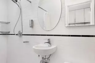 522 W 50th St, New York City, NY 10019 - Photo 4