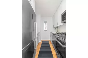 201 W 70th St, New York City, NY 10023 - Photo 4