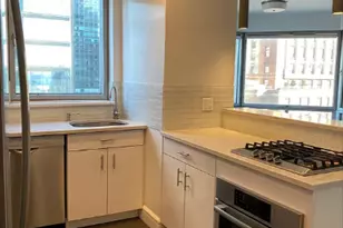 301 W 57th St, New York City, NY 10019 - Photo 4