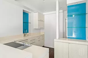 400 E 52nd St, New York City, NY 10022 - Photo 2