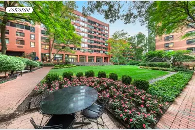 200 E 94th Street #1012, New York City, NY 10128 - Photo 14