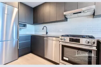 144-74 Northern Boulevard #7T, New York City, NY 11354 - Photo 2