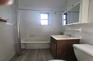 21-68 35th St, New York City, NY 11105 - Photo 6