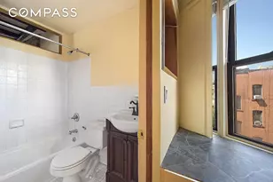 312 W 49th St, New York City, NY 10019 - Photo 4