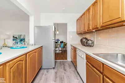 3840 Greystone Avenue #5L, New York City, NY 10463 - Photo 32